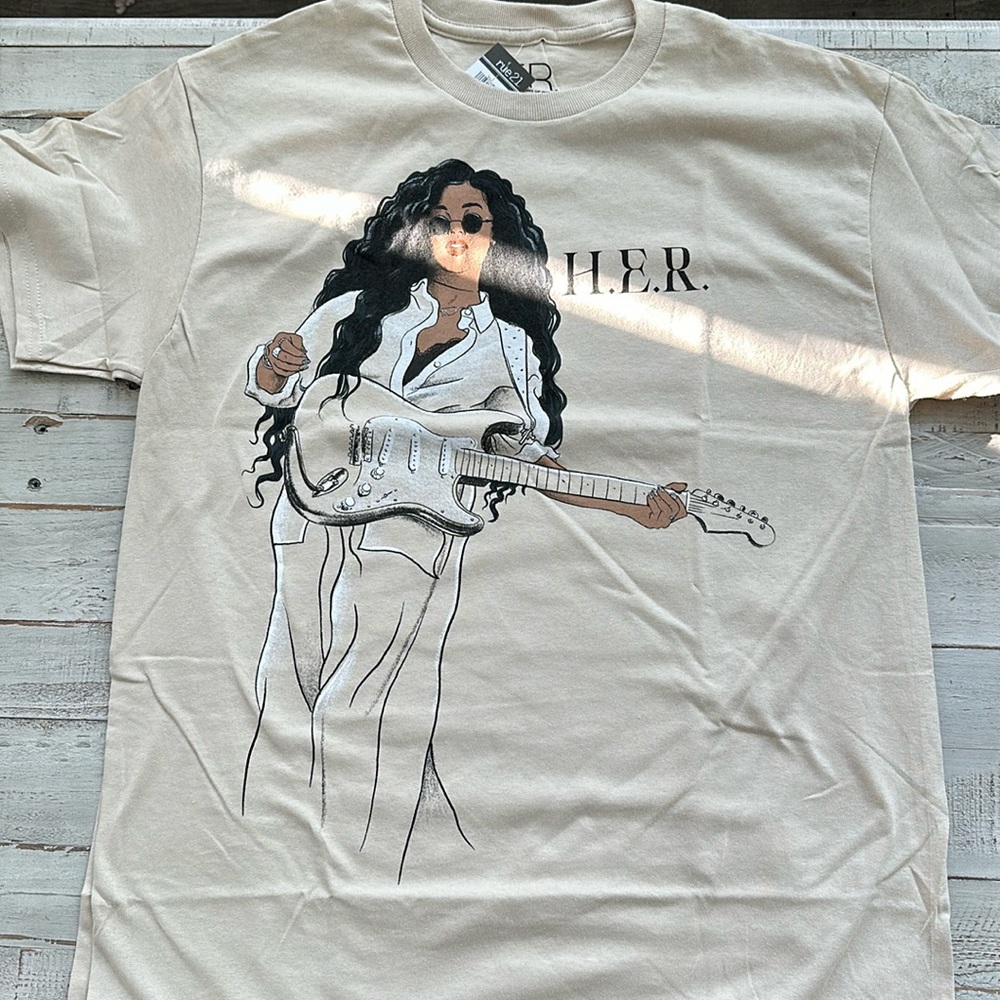 H.E.R. T-Shirt NWT
